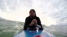 Un handicapé moteur fait du surf... Message d'espoir : restez positif quoi qu'il arrive!