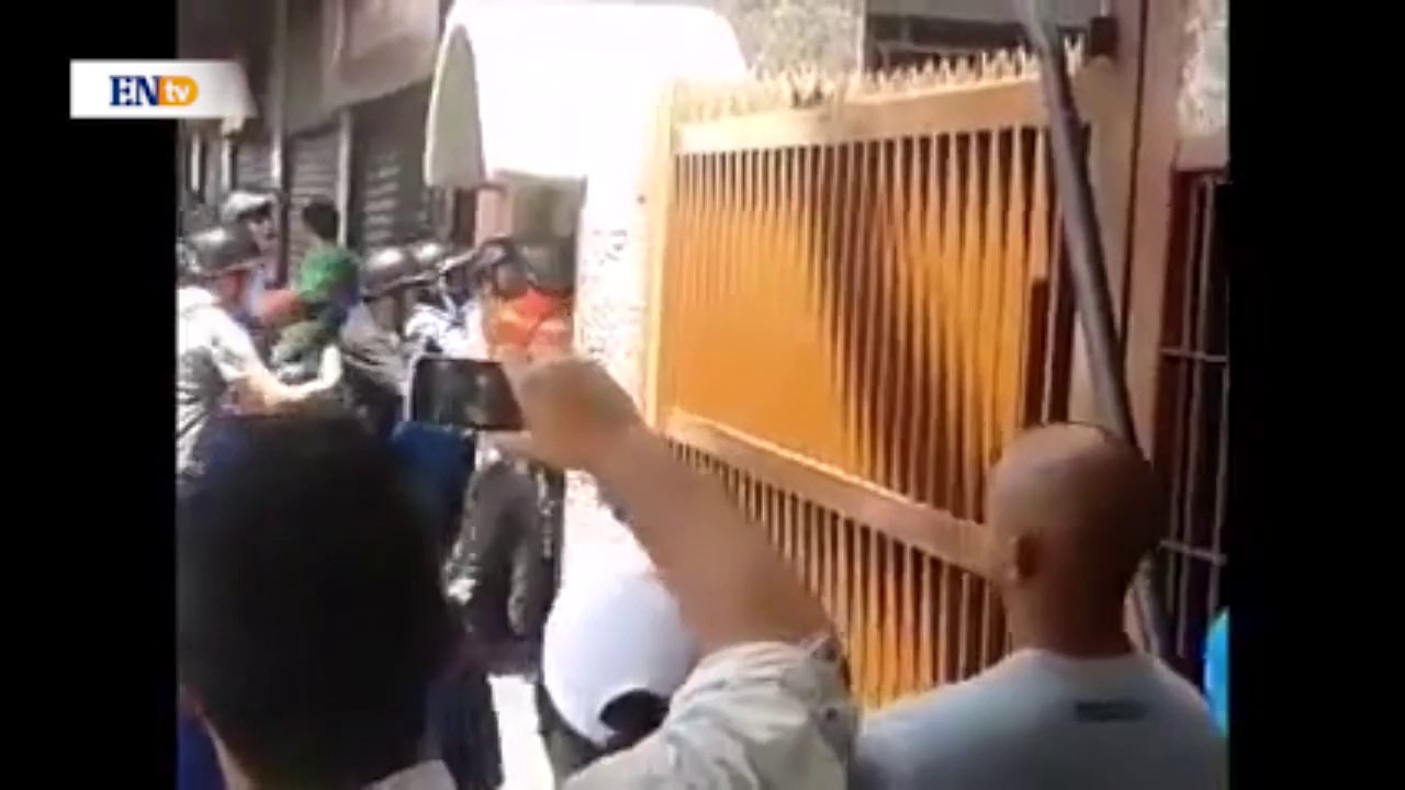 Colectivos ingresaron a edificio residencial en Los Ruices