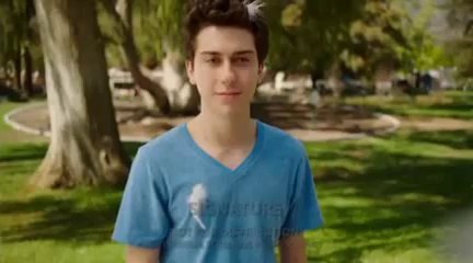 Behaving badly Offical trailer 2014