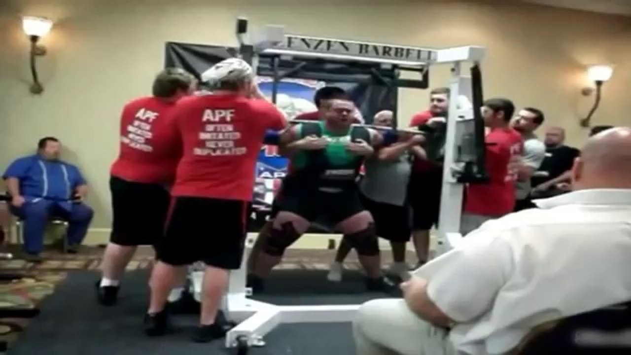 Vücut Geliştirme Yapmaya Çalışıp, Ağzını Yüzünü Kıran İşsiz İnsanlar