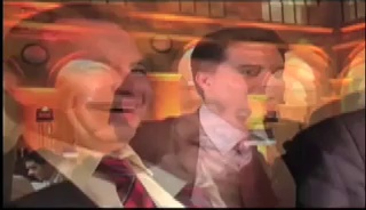 magicien à Paris mariage animation magie pour soirée d'entreprise  magie close up séminaire animation table de triche soirée poker pour entreprise magie