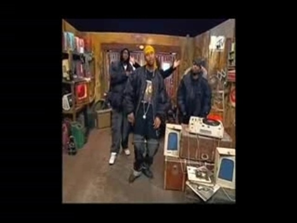 Top Roi Heenok in Exode Wear