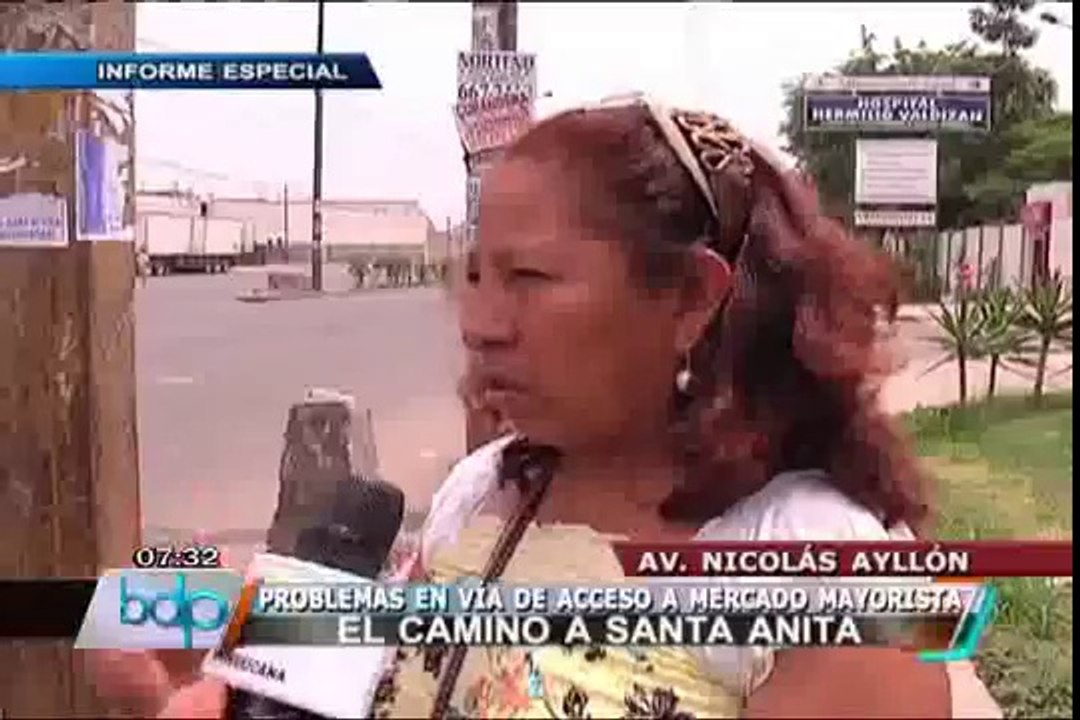 Denuncian caos vehicular y baches en avenida de acceso al Mercado Santa Anita