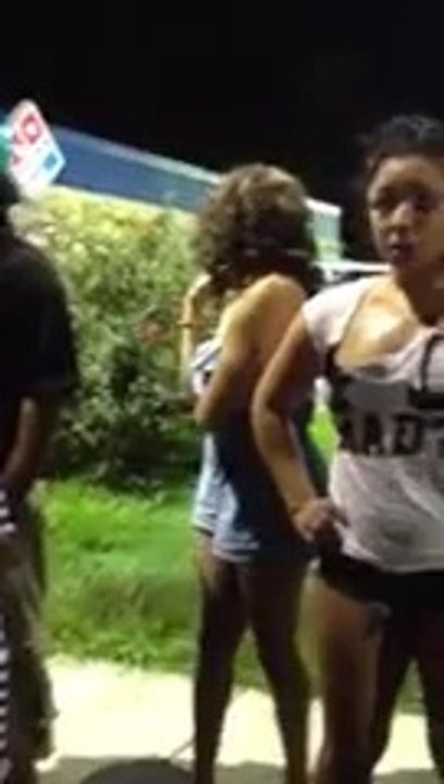 Girls fighting on the road _ Pakistanz TV
