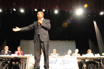 Vincent Orange gives defense against ethics complaints