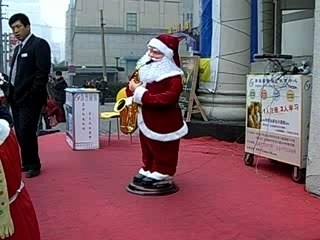 Le père Noël kiffe "Chan chan ché"