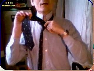 Tie a Tie. Tie a simple Knot.