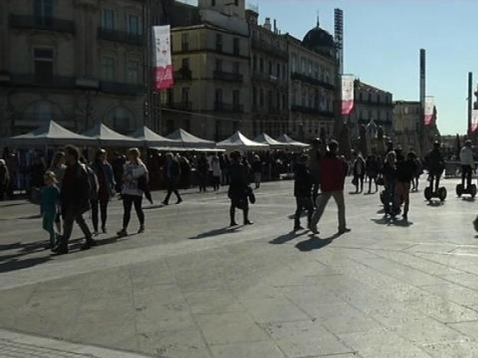 Les vacanciers profitent du soleil à Montpellier - 07/03