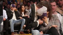 Mila Kunis muestra su anillo de compromiso