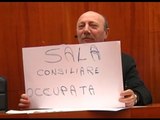 Napoli - Presidenze Commissioni, il Pd occupa aula consiliare (06.03.14)