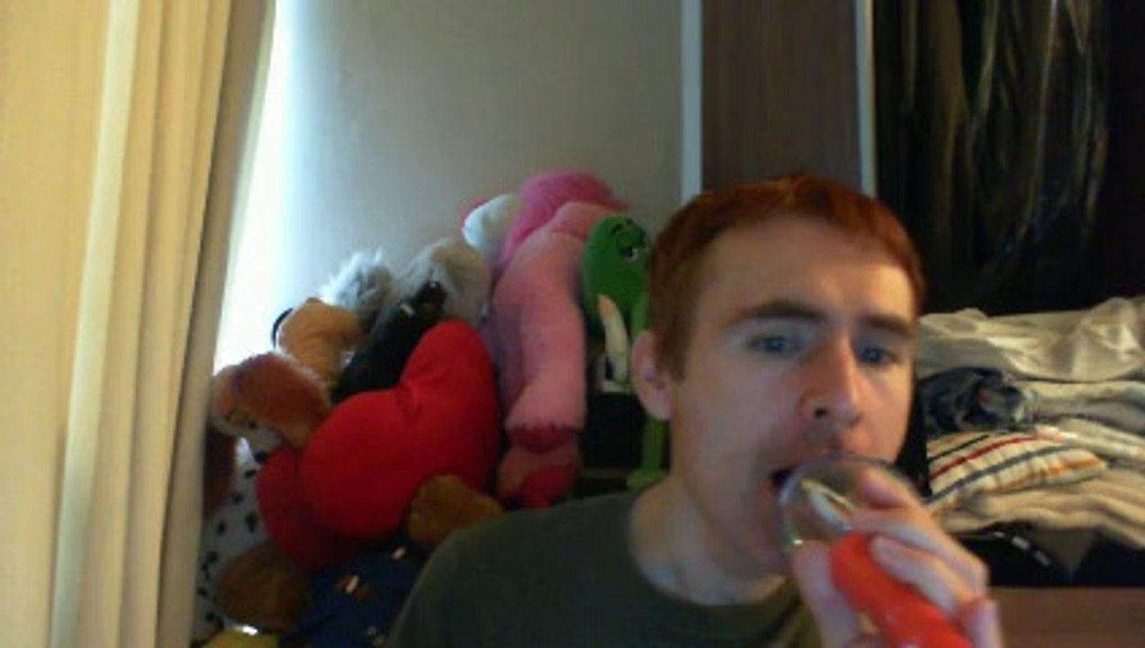 Wiwi égratigne "Homa" de Peter Peter