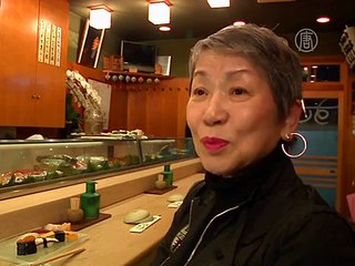 Суши размером с зернышко готовят в Токио