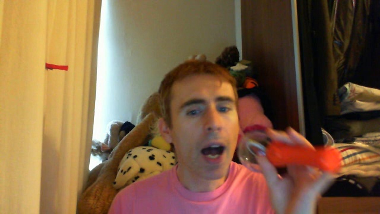 Wiwi égratigne "ça vient de là haut" de Yoann Freget