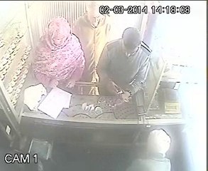 كامرة مراقبة داخل محل للمجوهرات بكلميم تلتقط عميلة سرقة لا تخطر على البال