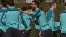 Neymar, Alves and Piqué train with Barcelona squad
