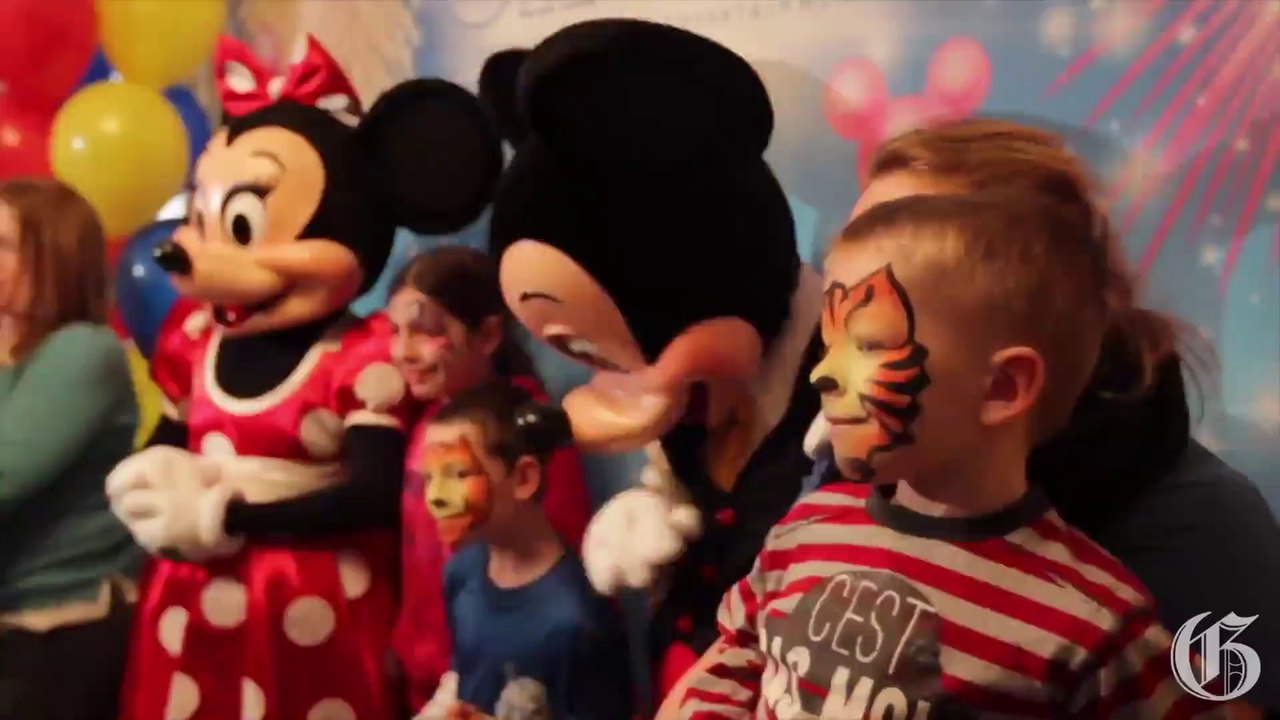 Video: Sainte-Justine youngsters meet Minnie and Mickey Mouse