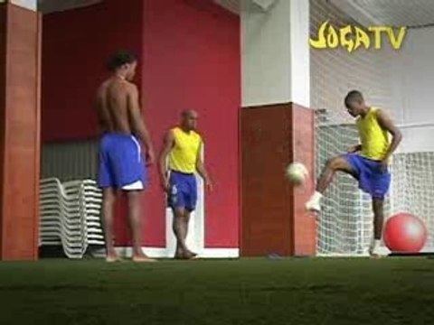 3 brésiliens + 1 ballon = JOGA BONITO