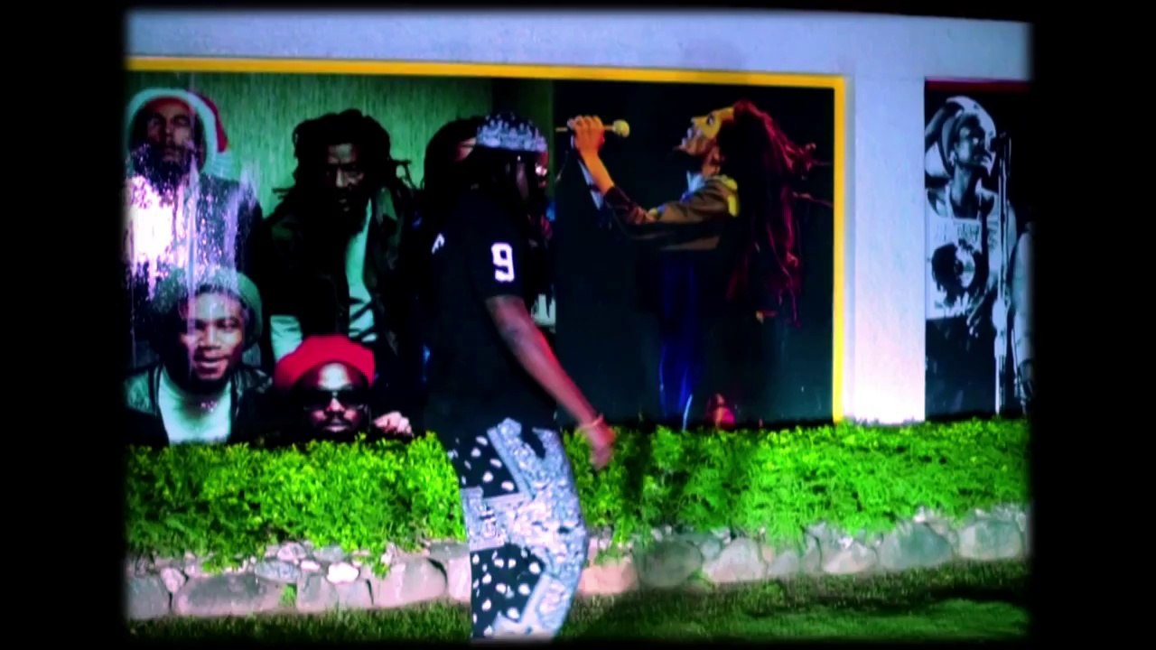 2 Chainz - Mainstream Ratchet (Official Video)