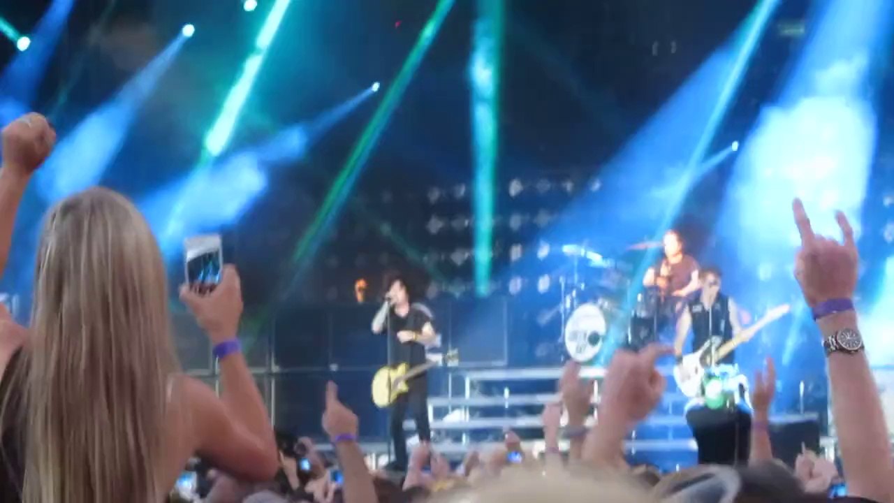 Green Day - Holiday - Live - Soundwave 2014