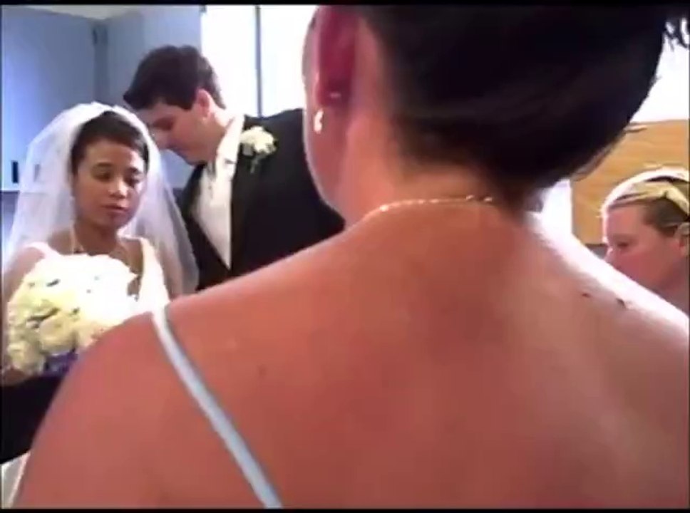 Pinguin hat eine Überraschung für die Braut