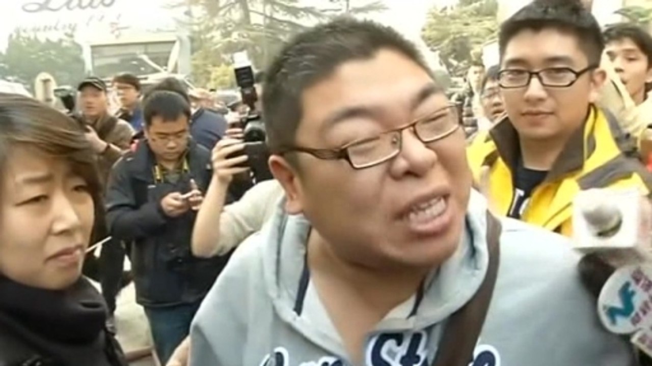 Some families of missing Malaysian jetliner angry over initial response