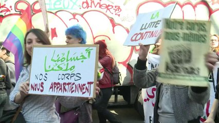 Un millier de "putains de féministes" en marge du cortège