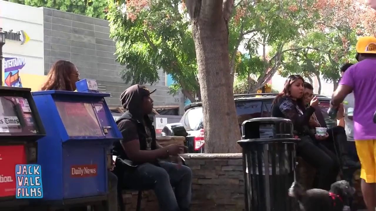 "Tu peux garder mon chien". Caméra cachée hilarante...