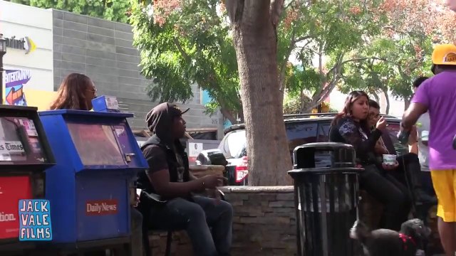 Tu peux garder mon chien . Caméra cachée hilarante...