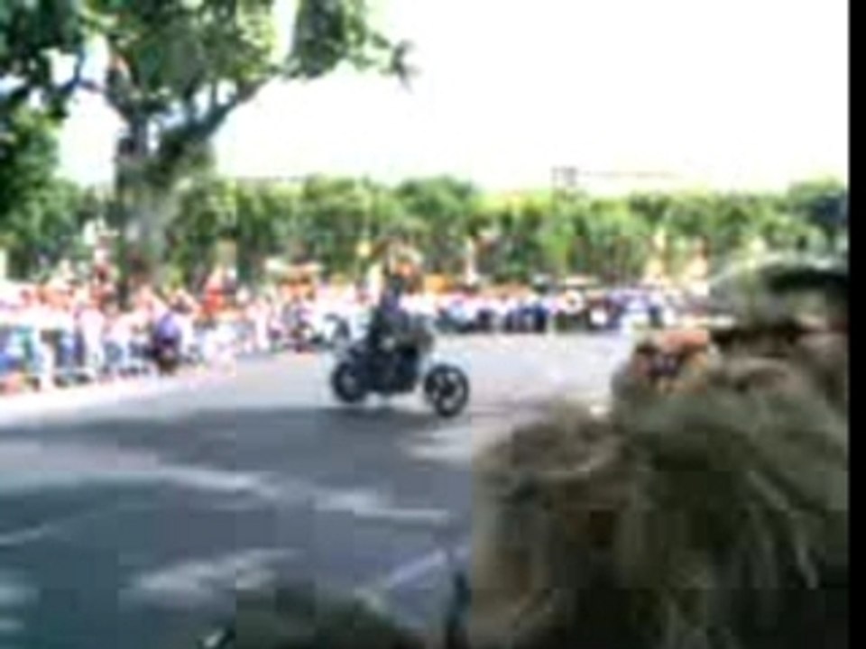 Aix crash test moto aïe aïe aïe!