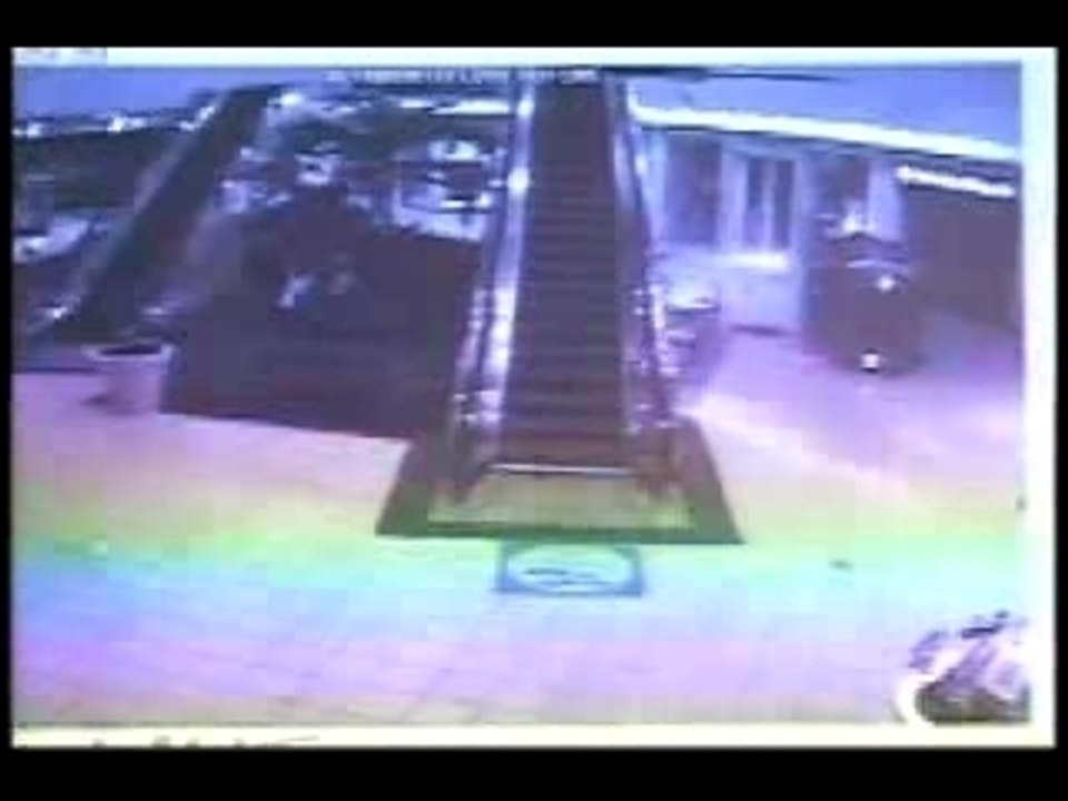 Suicide dans centre commercial