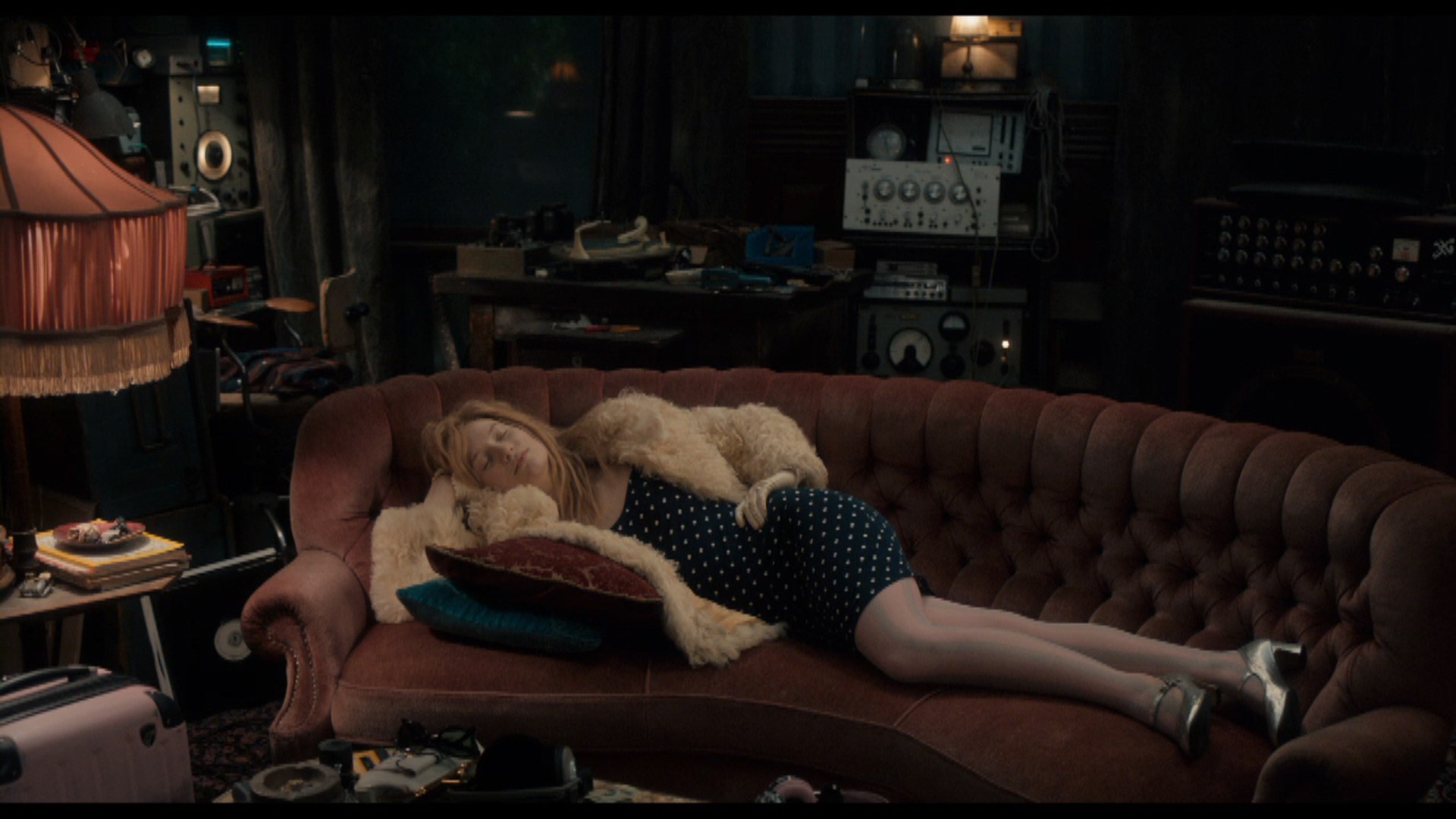 Tom Hiddleston Tilda Swinton In Only Lovers Left Alive Trailer Video Dailymotion