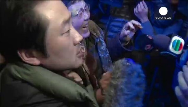 Aereo scomparso, a Pechino esplode la rabbia dei parenti senza notizie