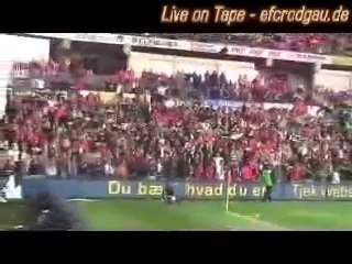 Tezahürat Yaparken Tribünü Yerinden Oynatmak