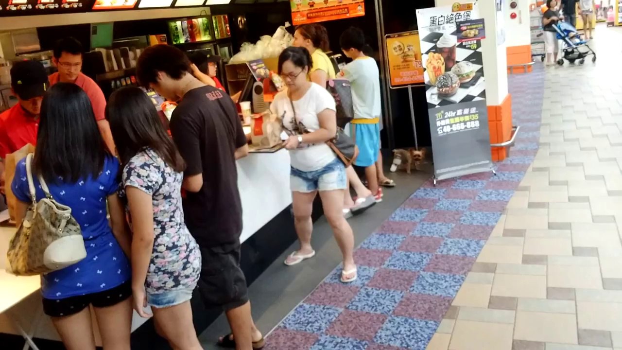 Met the Cutest Girl at the Mall...