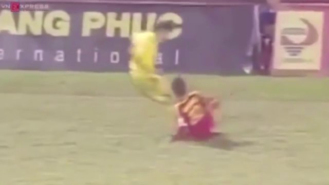 Insolite : 28 matches de suspension pour un mauvais tacle !