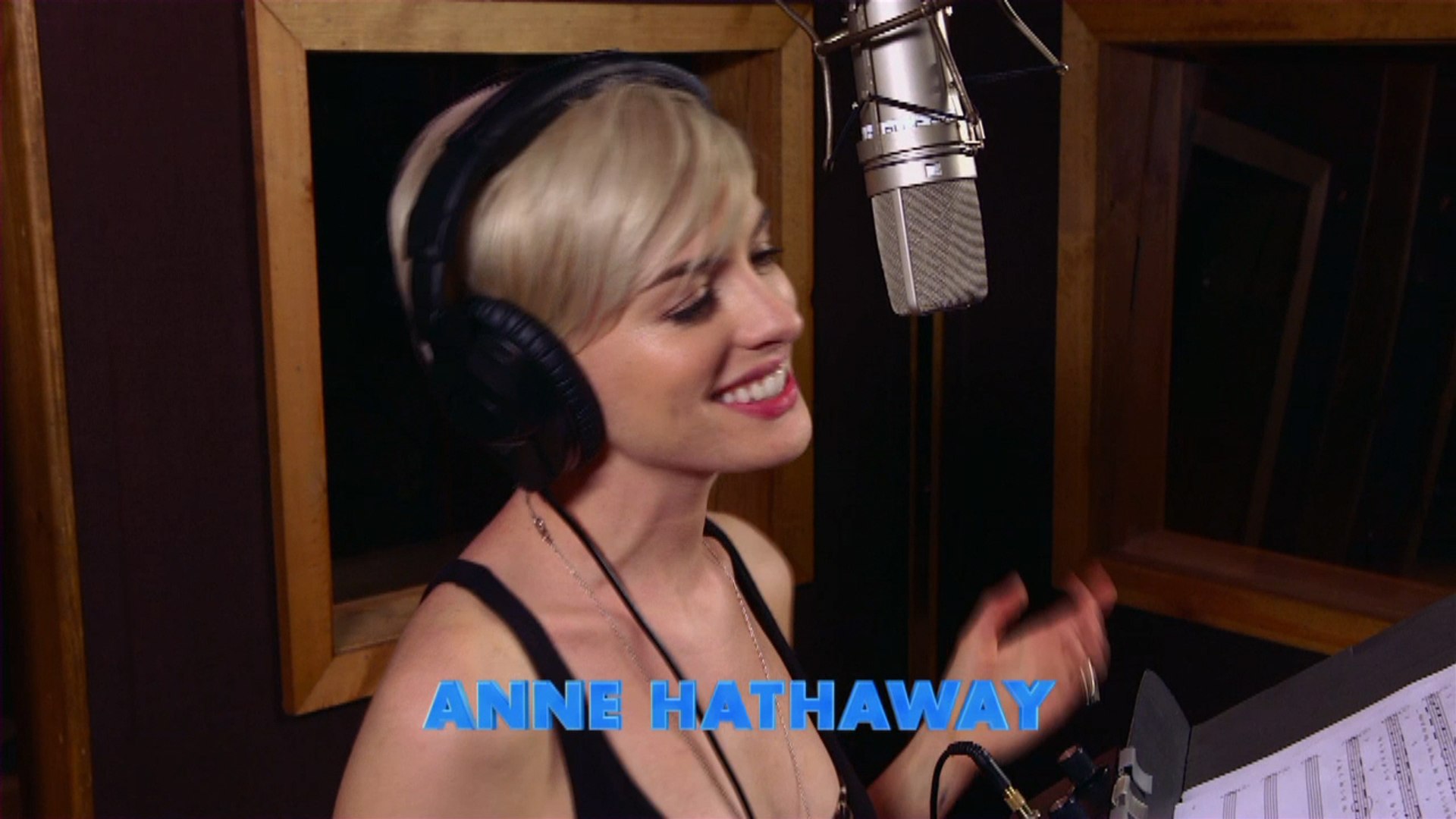 Anne Hathaway Rio