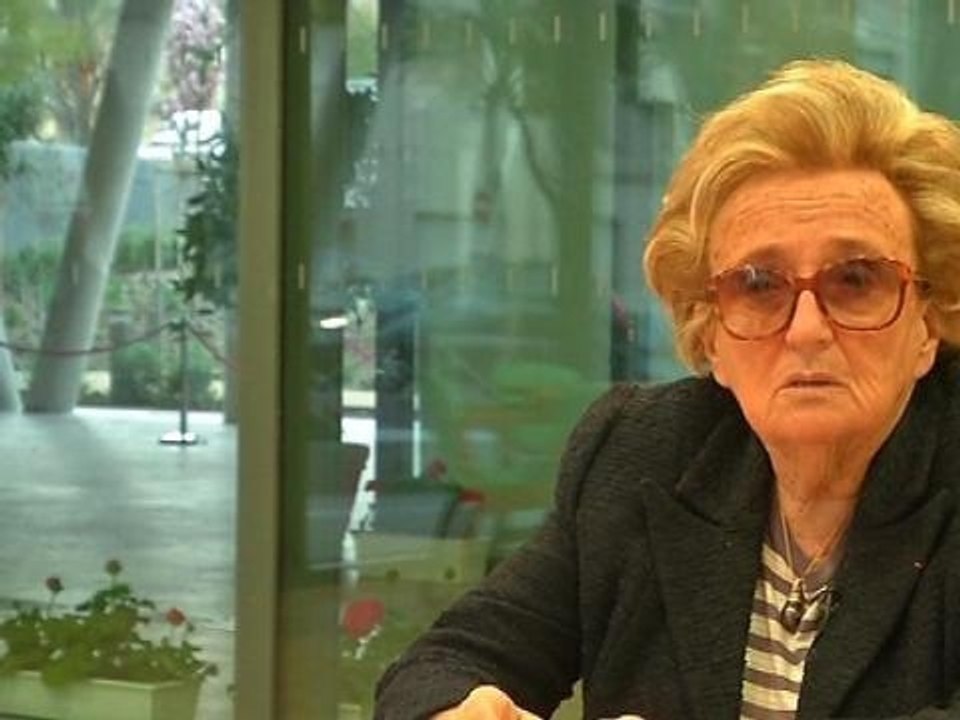 Bernadette Chirac sur Sarkozy: "Il me parle comme il aurait parlé à sa mère" - 09/03