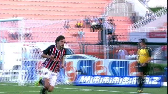 São Paulo derrota o Corinthians no Pacaembu