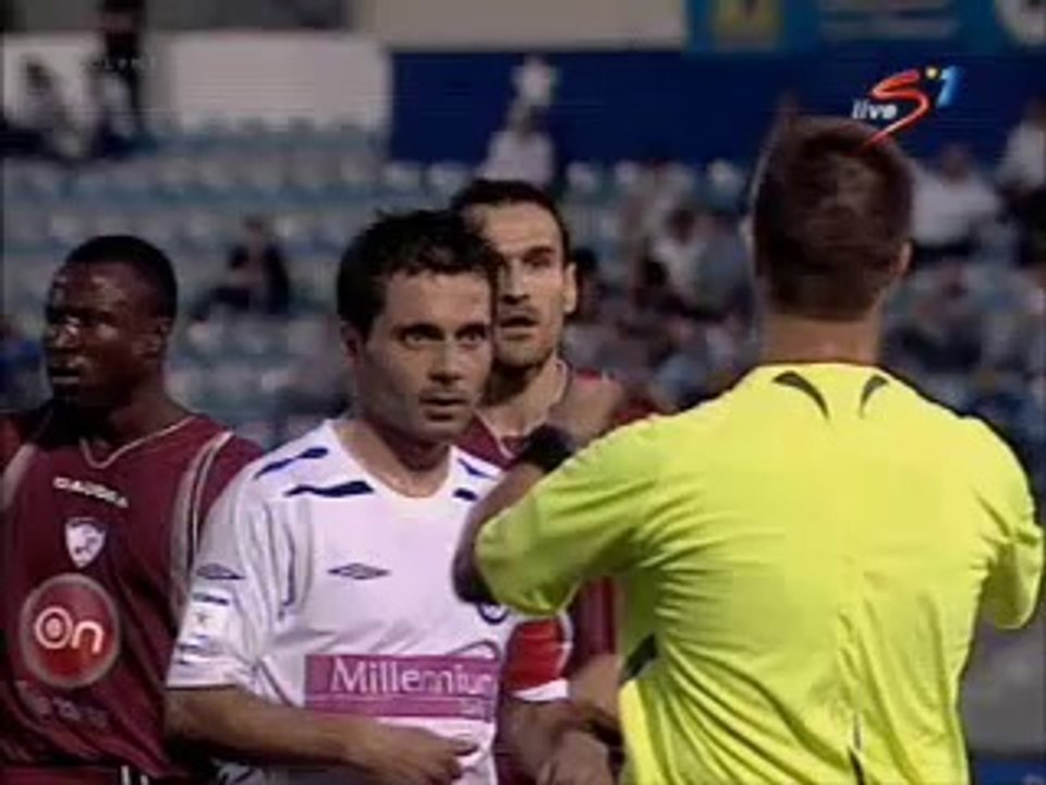 Η μπουνιά του Ολιβέιρα στον Μπακαγιόκο