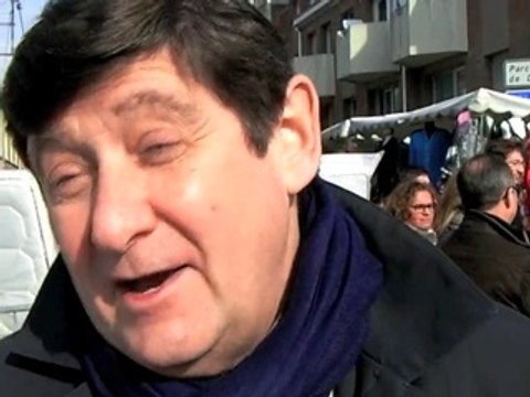 Le militant Patrick Kanner fait campagne à Douai pour Frédéric Chéreau