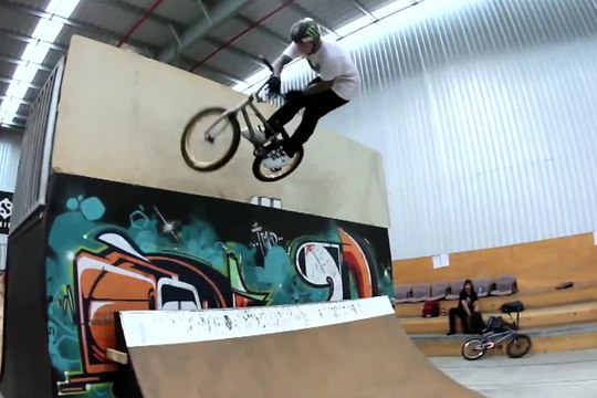 Harry Main vs Kyle Baldock in Clocking On - BMX
