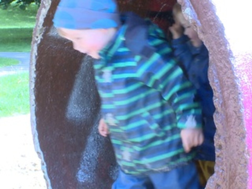 Kinder haben ein Recht auf Spiel ,Video Szenen von DVD