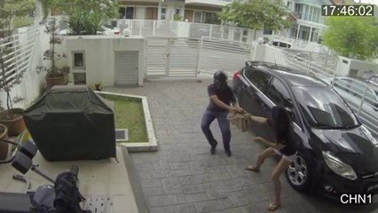 Malaysia Saya  Girl Fights Back Snatch Thief with a Knee to the Men
