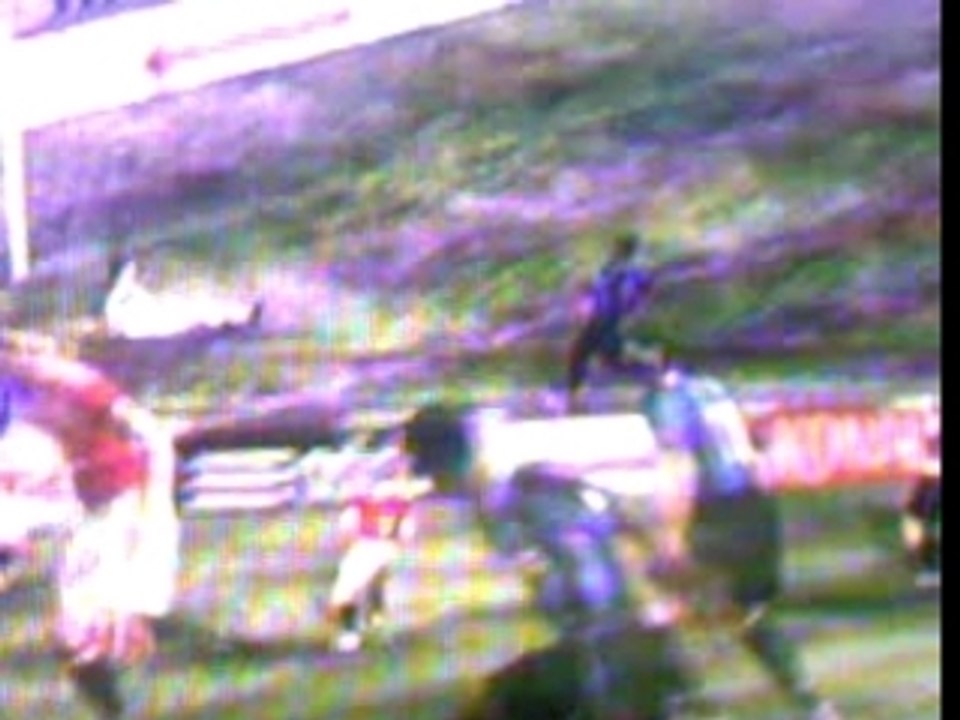 coup franc des 27m en lucarne