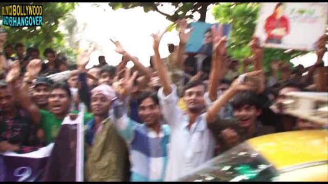 Shahrukh Khan ABUSES Salman's fan on TWITTER