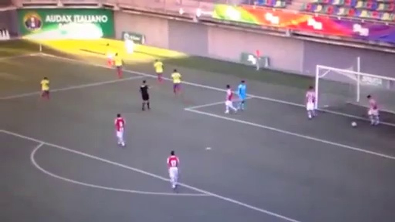 L'un des buts solo les plus spectaculaires ? Fabian Tello (Ecuador U16) v Paraguay
