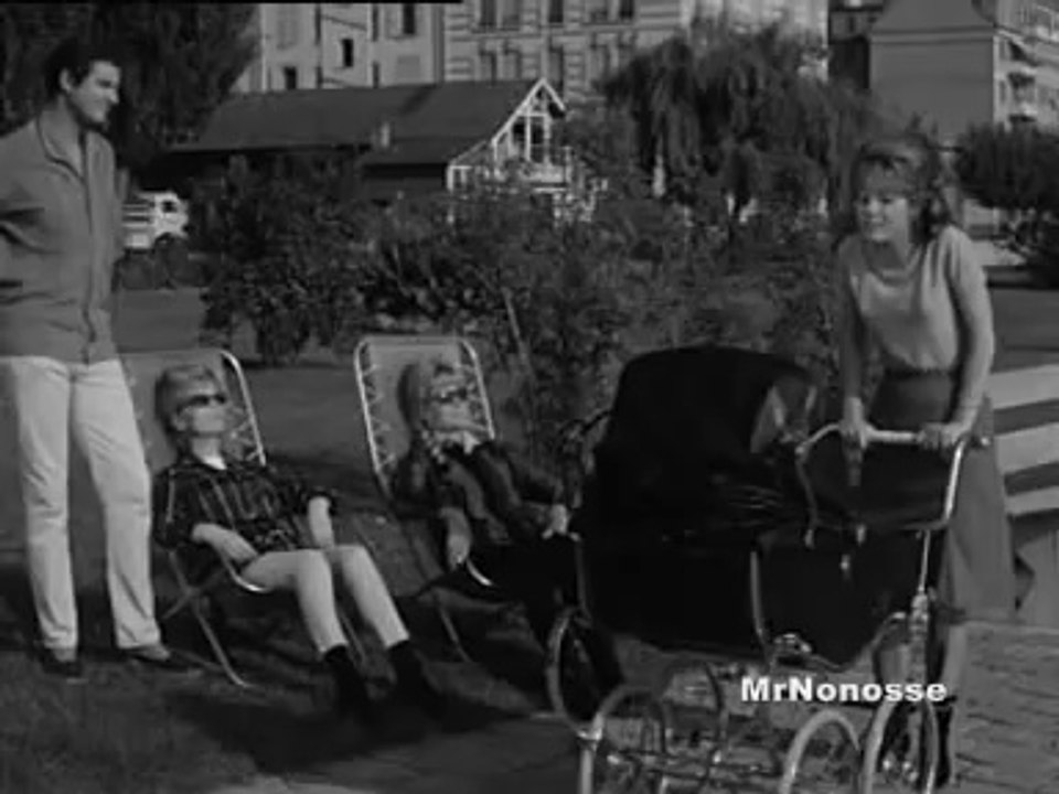 -Gillian Hills -  "" Zou bisou bisou "" (1962)-(merci à mr nonosse )