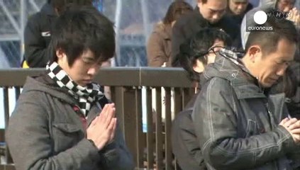 Japonya tsunami kurbanlarını andı