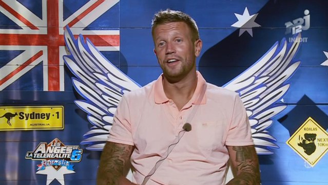 Benjamin (Les Anges) : Nelly, c'est comme les cornichons dans les hamburgers, on ne sait pas pourquoi ils sont là - ZAPPING PEOPLE DU 11/03/2014