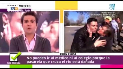 Reportero cae a un río mientras informaba en directo